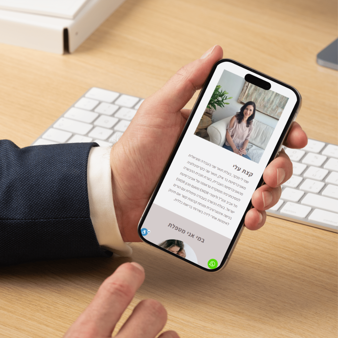 לי פנקר - פסיכותרפיסטית ומנחת קבוצות לאם ולתינוק בכללית